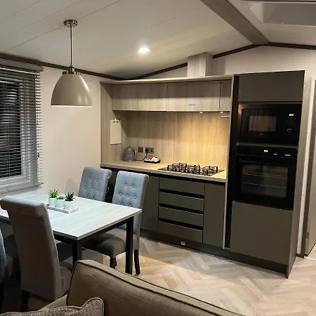 Arranview Lochside Pods & Lodges All With Private Hot-Tubs Fenwick  Exterior photo