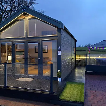 Arranview Lochside Pods & Lodges All With Private Hot-Tubs Fenwick  Exterior photo