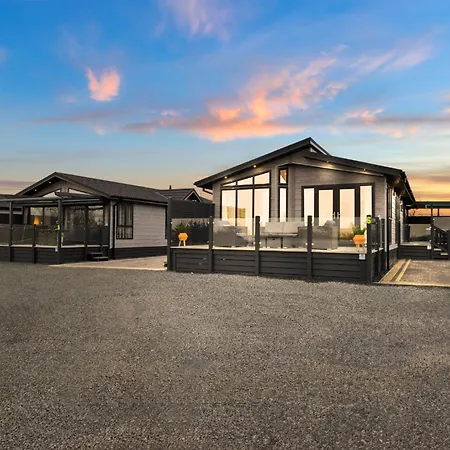 Arranview Lochside Pods & Lodges All With Private Hot-Tubs Fenwick  Exterior photo
