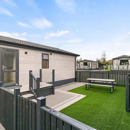 Arranview Lochside Pods & Lodges All With Private Hot-Tubs Fenwick  Exterior photo