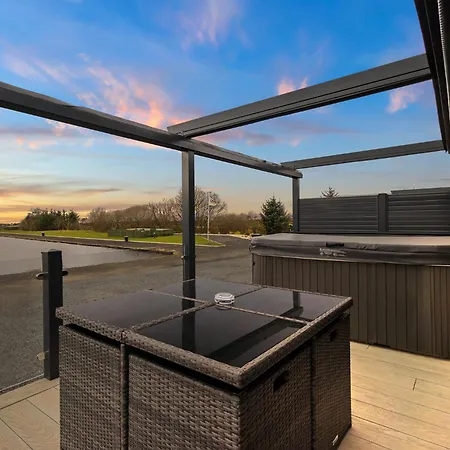 Arranview Lochside Pods & Lodges All With Private Hot-Tubs Fenwick  Exterior photo