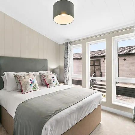 Arranview Lochside Pods & Lodges All With Private Hot-Tubs Fenwick  Exterior photo
