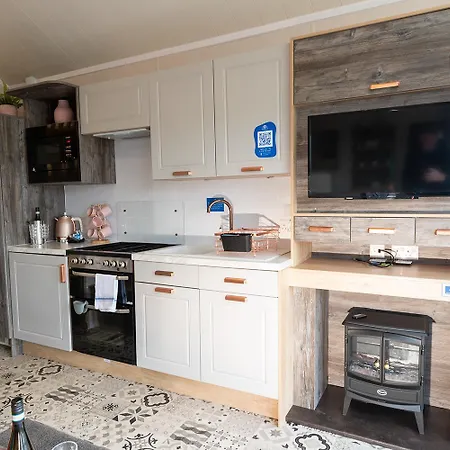 Arranview Lochside Pods & Lodges All With Private Hot-Tubs Fenwick  Exterior photo