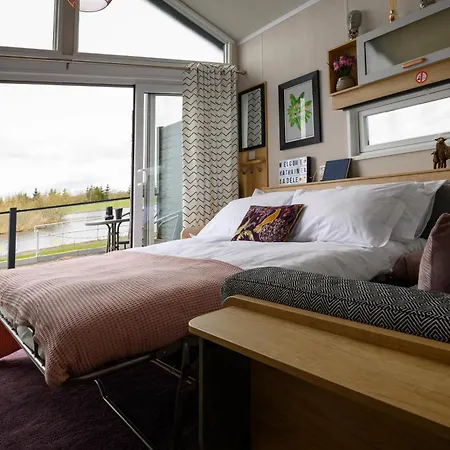 Arranview Lochside Pods & Lodges All With Private Hot-Tubs Fenwick  Exterior photo