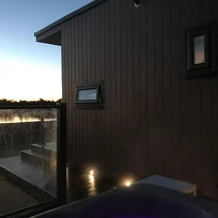 Arranview Lochside Pods & Lodges All With Private Hot-Tubs Fenwick  Exterior photo