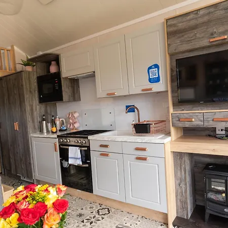 Arranview Lochside Pods & Lodges All With Private Hot-Tubs Fenwick  Exterior photo