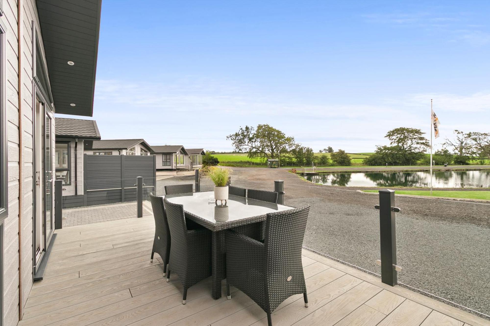 Arranview Lochside Pods & With Private Hot-tubs *