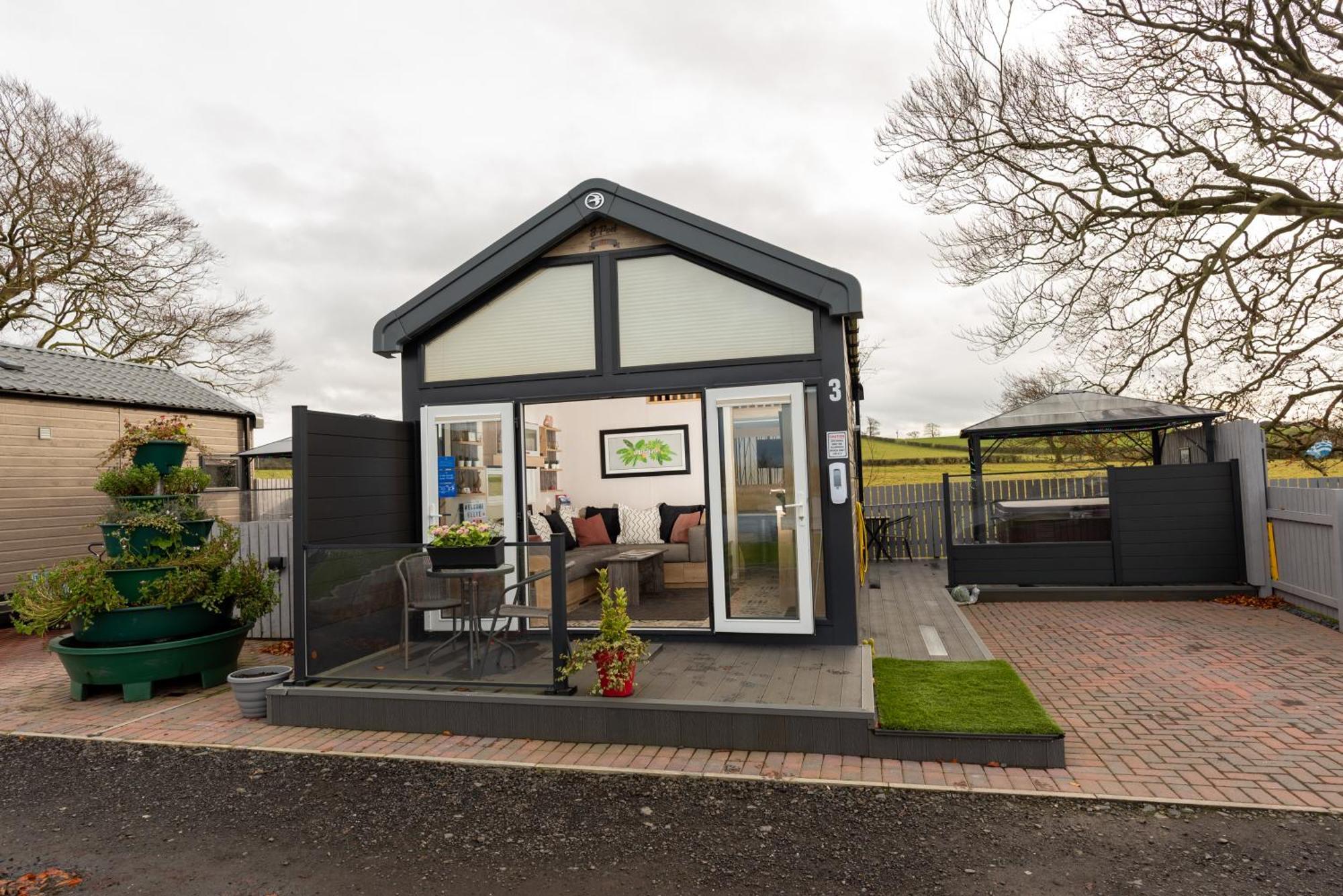 Arranview Lochside Pods & With Private Hot-tubs * Fenwick (East Ayrshire)