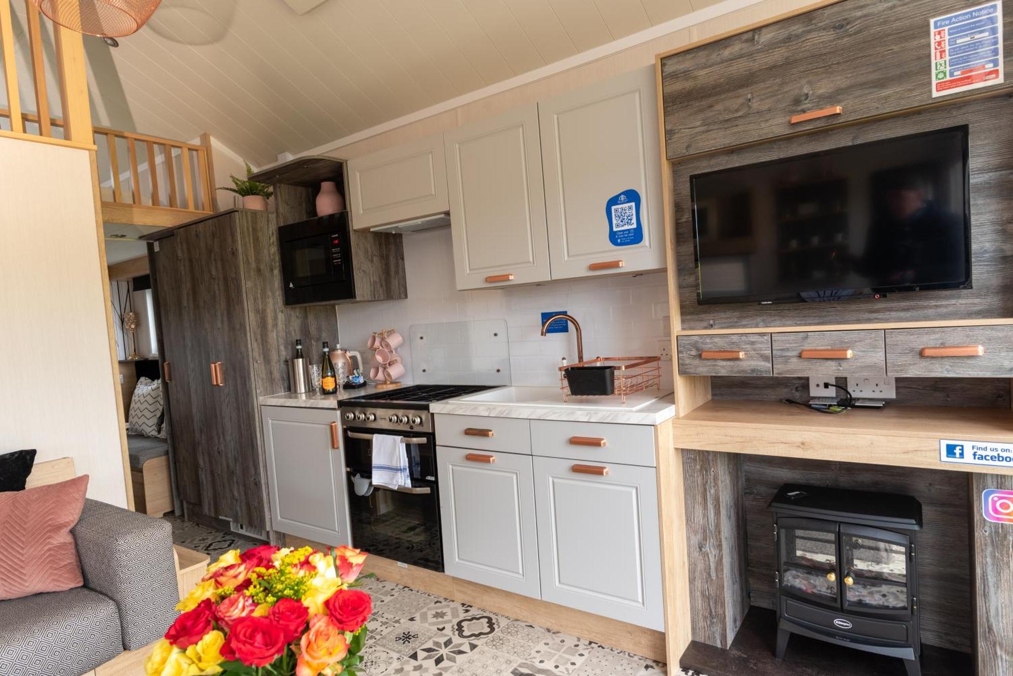 Arranview Lochside Pods & With Private Hot-tubs Alojamento de Turismo Selvagem