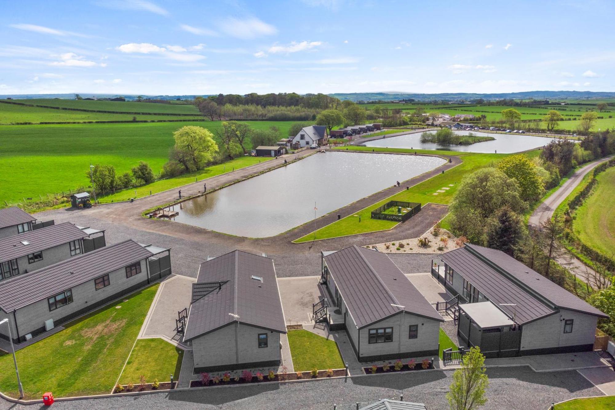 Arranview Lochside Pods & With Private Hot-tubs *