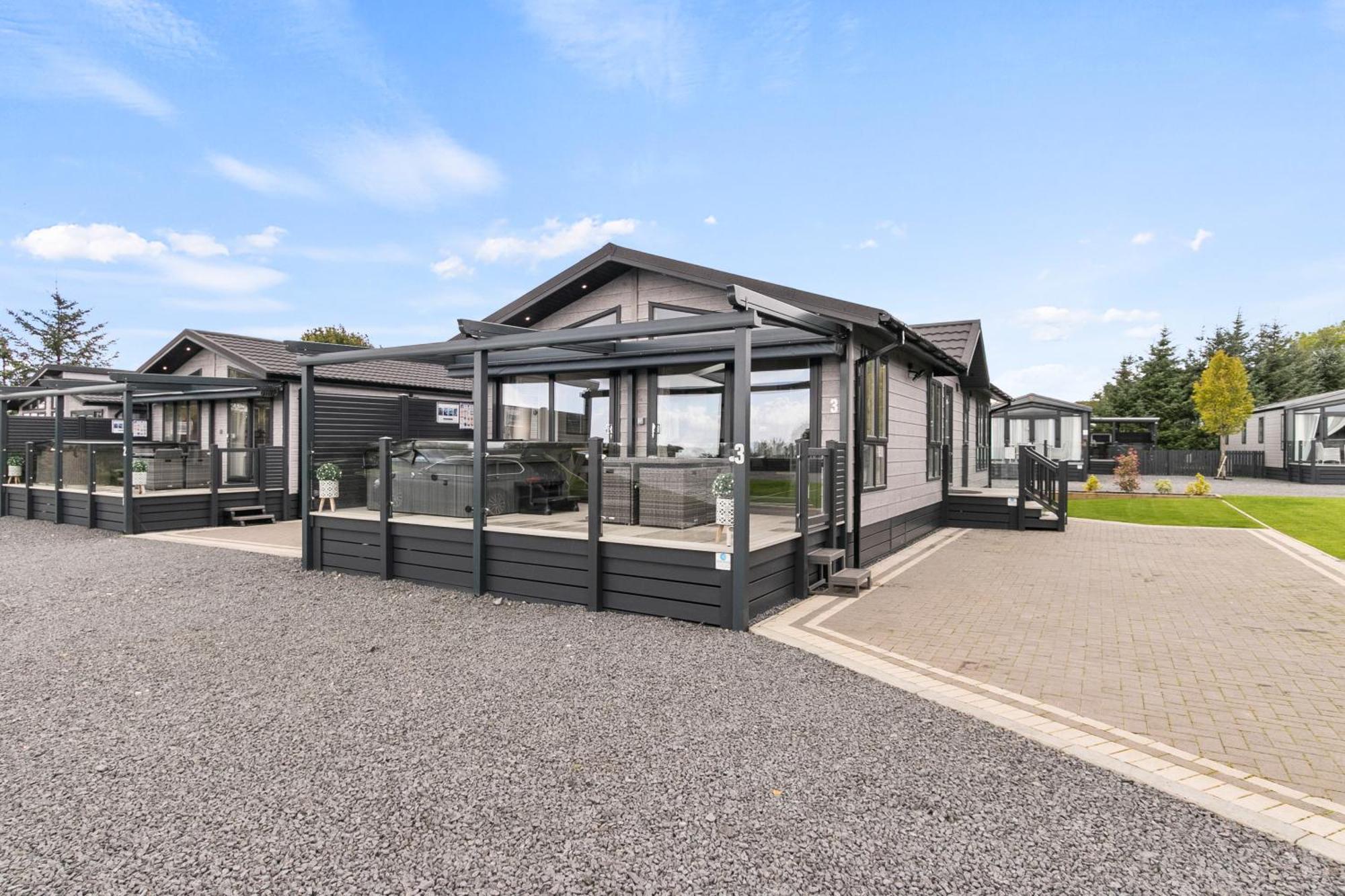 Lodge Arranview Lochside Pods & With Private Hot-tubs *