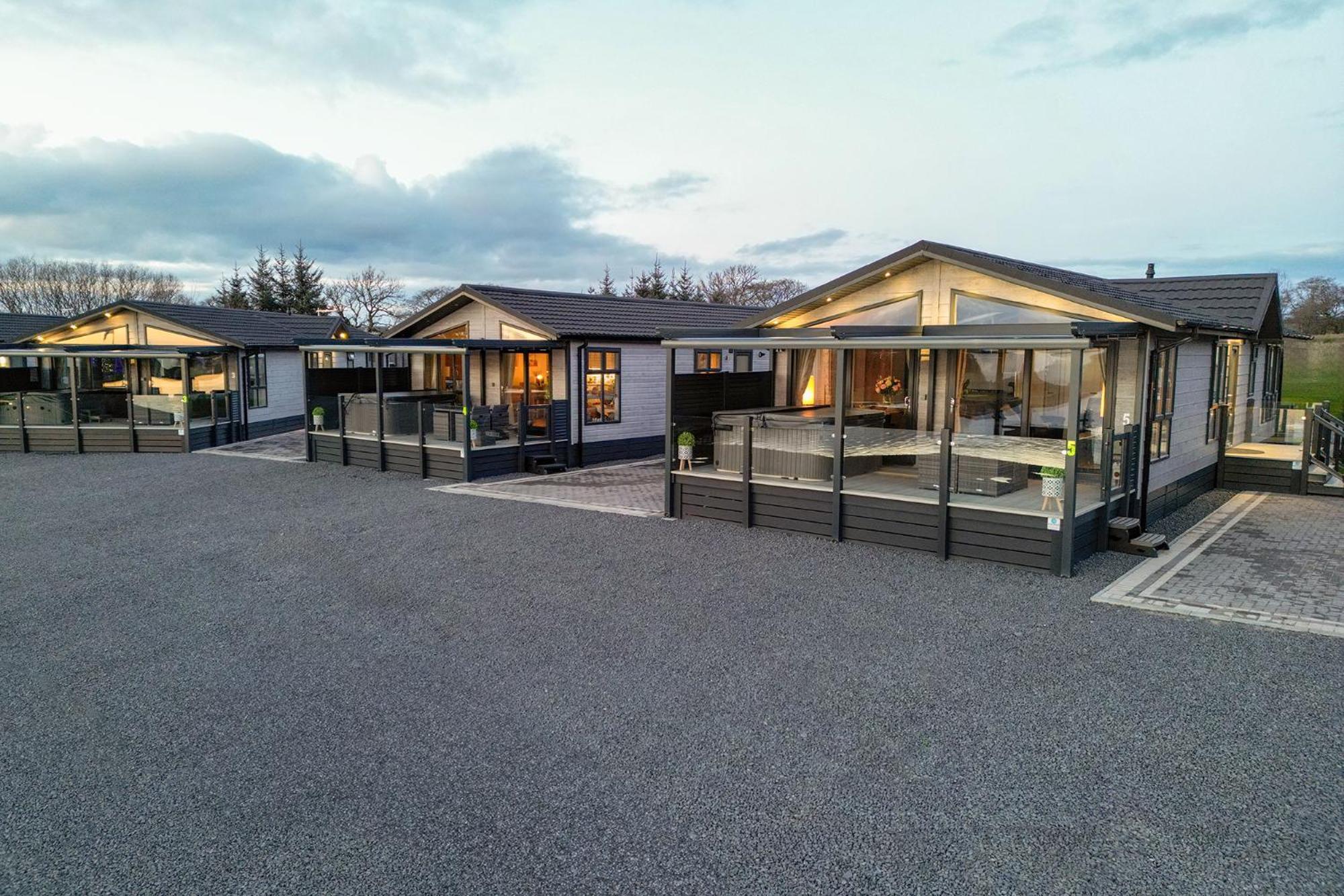 Arranview Lochside Pods & With Private Hot-tubs