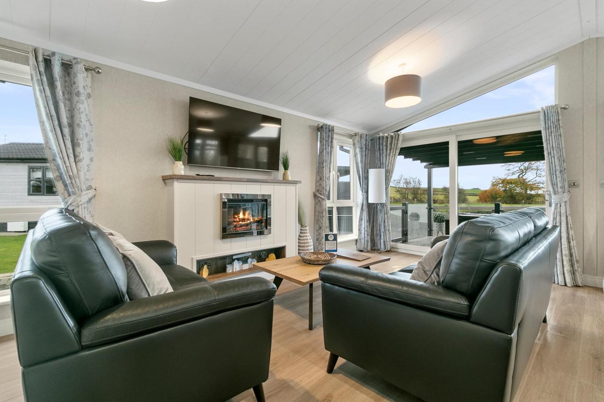 Arranview Lochside Pods & With Private Hot-tubs Lodge Fenwick (East Ayrshire)