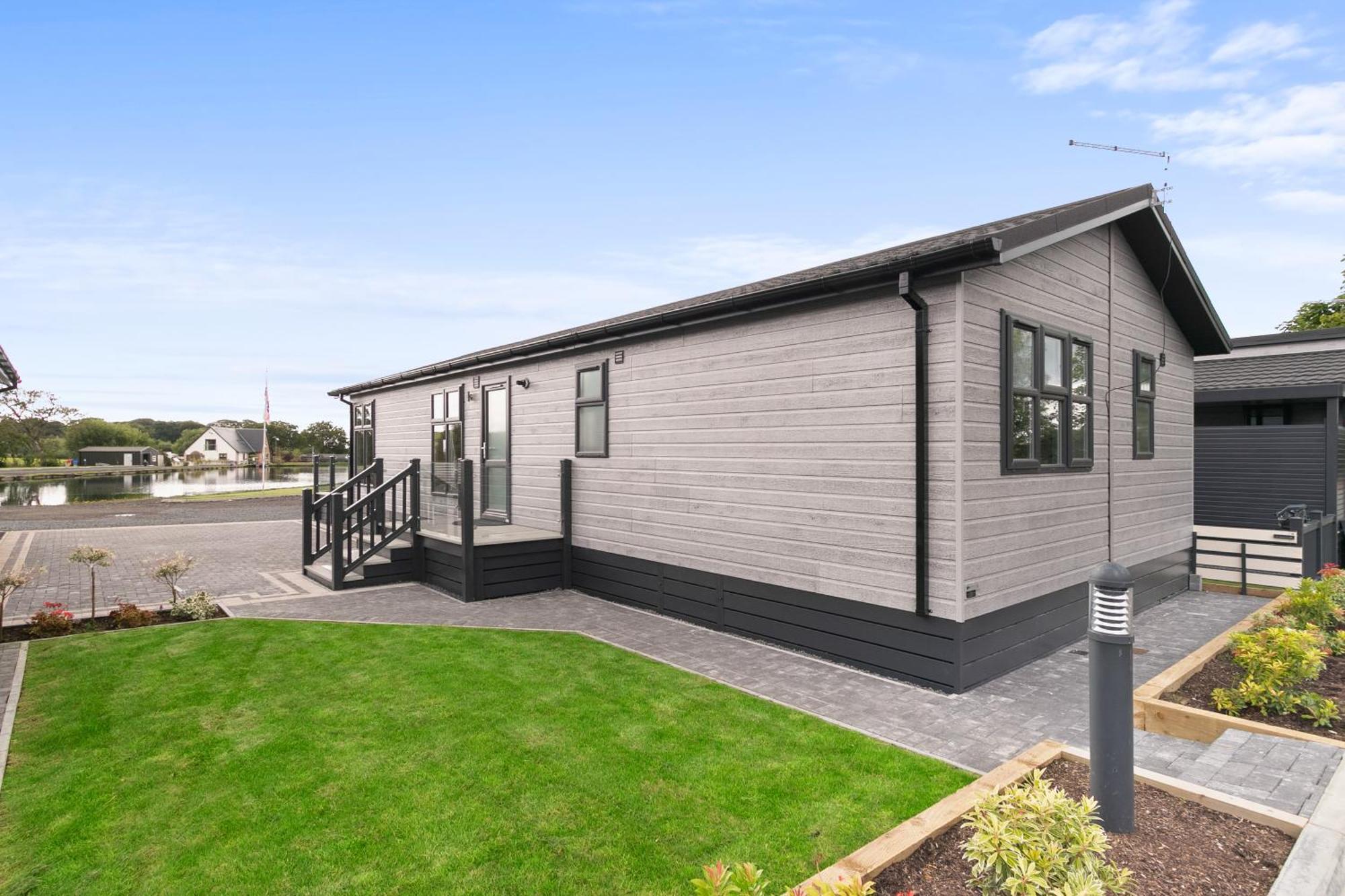 Arranview Lochside Pods & With Private Hot-tubs *
