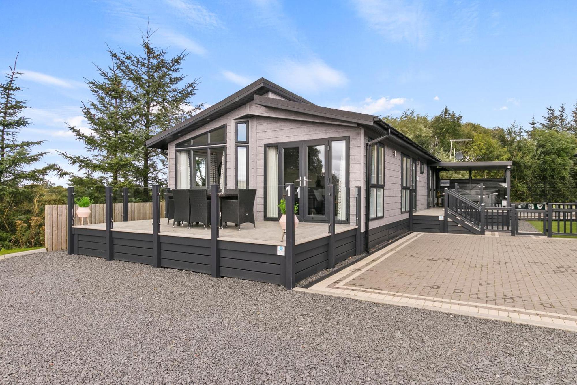 Arranview Lochside Pods & With Private Hot-tubs Lodge