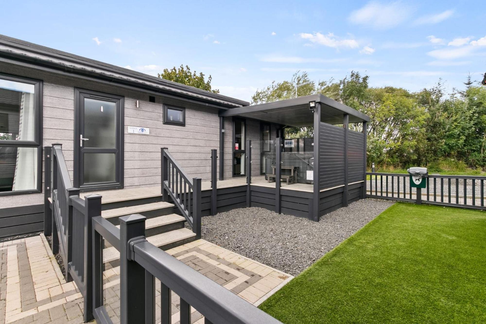 Arranview Lochside Pods & With Private Hot-tubs * Fenwick (East Ayrshire)
