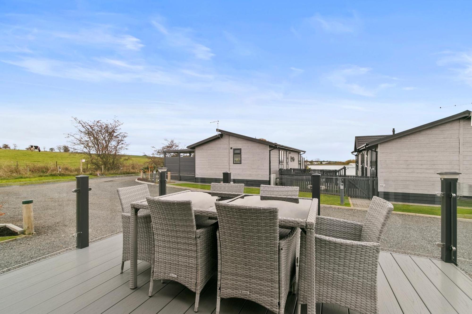 Lodge Arranview Lochside Pods & With Private Hot-tubs *