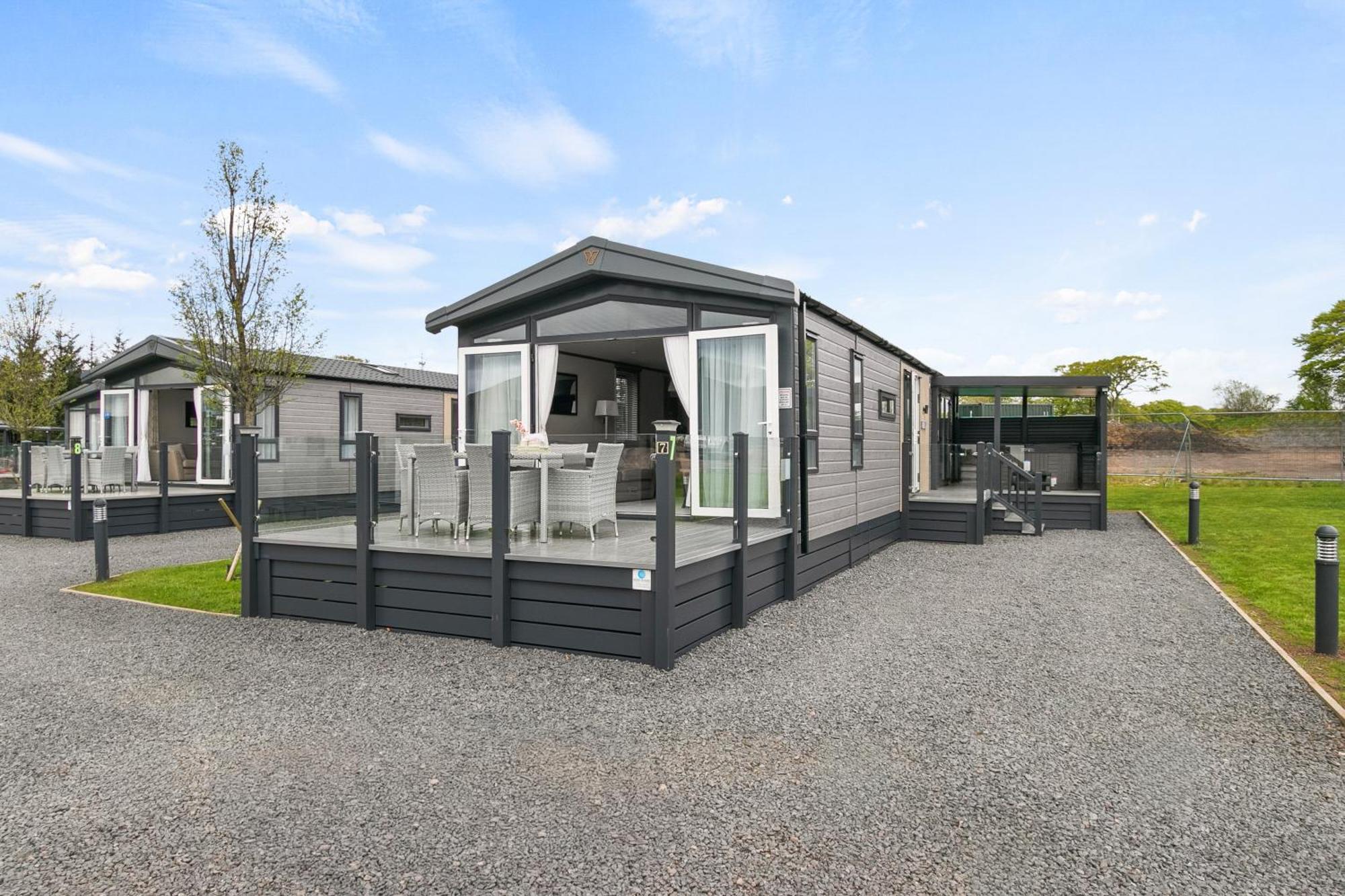 Arranview Lochside Pods & With Private Hot-tubs Fenwick (East Ayrshire)