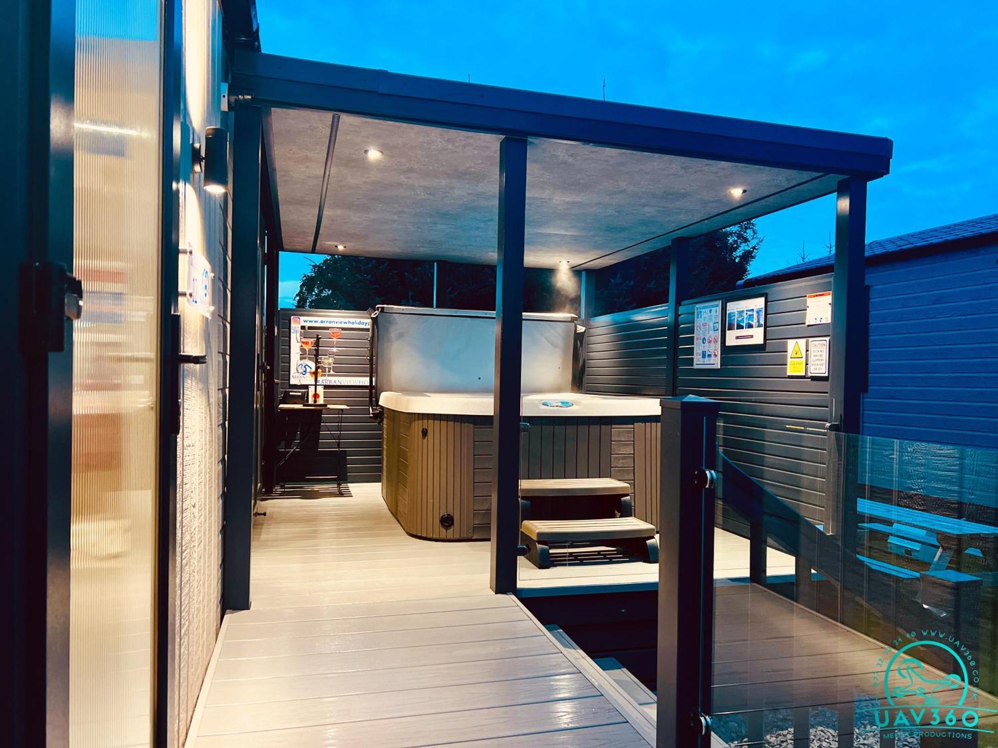 Arranview Lochside Pods & With Private Hot-tubs Lodge Fenwick (East Ayrshire)
