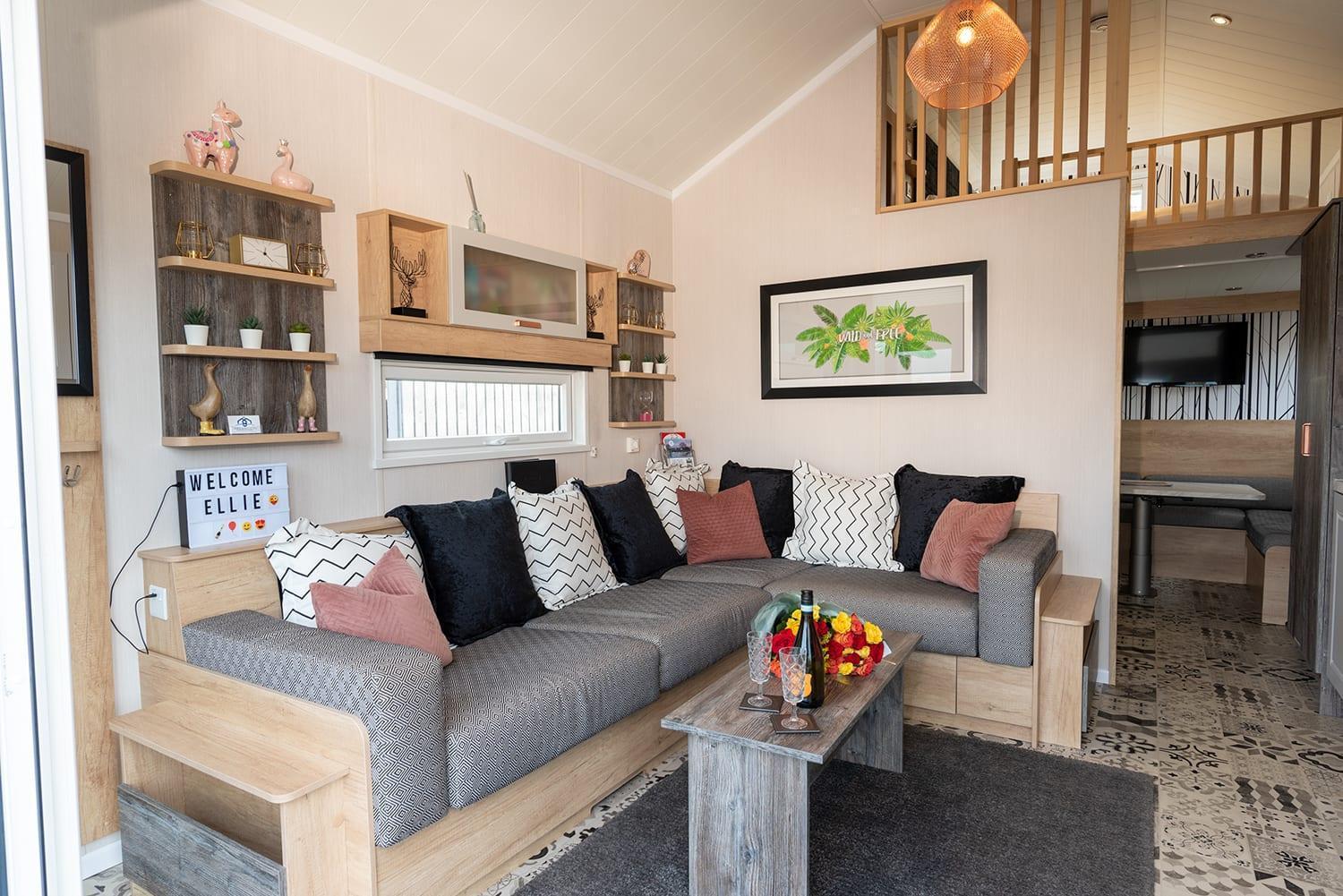 Arranview Lochside Pods & With Private Hot-tubs *